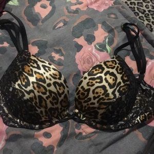 Bombshell plunge push-up.